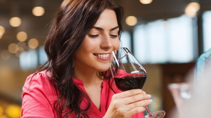 Moderate drinking may not affect women`s fertility 